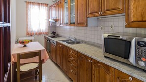 Apartment | Private kitchen - Apartment Paco - Three-bedroom Apartment With Balcony and Sea View (Dubrovnik)