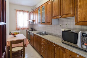 Apartment | Eigene Küche | Kühlschrank, Mikrowelle, Ofen, Geschirrspüler