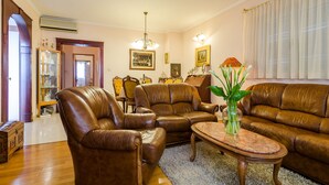 Apartment | Living room - Apartment Paco - Three-bedroom Apartment With Balcony and Sea View (Dubrovnik)