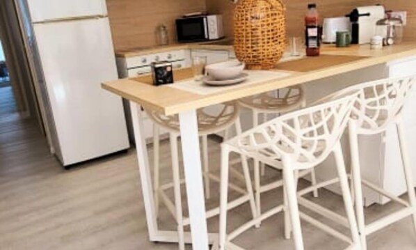 Tủ lạnh, lò vi sóng, lò nướng, máy rửa bát 