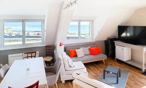 Living area - Apartments for 8 People (Pouldreuzic)