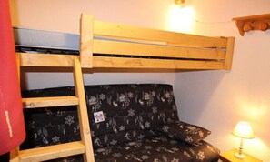 Room - Apartment With Ski Access in Beaufortain (Hauteluce)