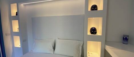 Een strijkplank/strijkijzer, gratis wifi, beddengoed