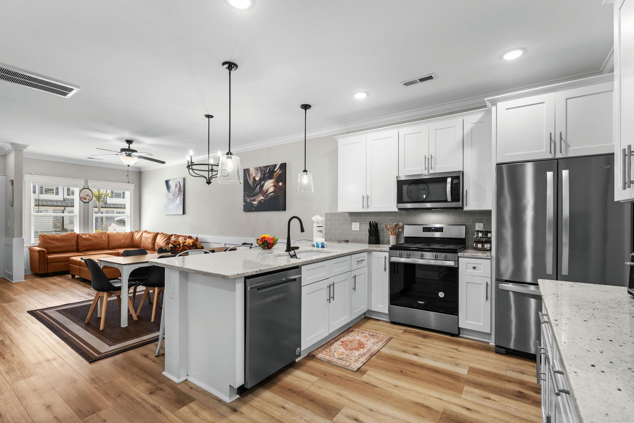 冰箱、微波炉、烤箱、炉灶