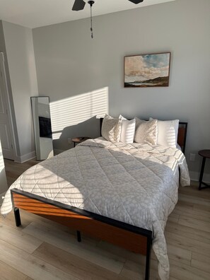 5 habitaciones, tabla de planchar con plancha y cuna de viaje 