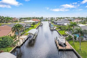 Marina - Allure - Luxury Rental in Walking Distance to Cape Coral Yacht Club (Cape Coral)