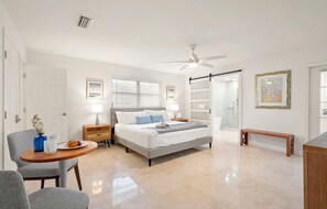 4 bedrooms, desk, iron/ironing board, free WiFi - Allure - Luxury Rental in Walking Distance to Cape Coral Yacht Club (Cape Coral)