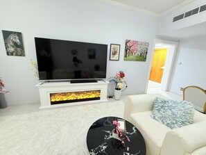 TV - 2-bedroom apartment in marvelous Dubai with AC, fitness room and swimming pools (Dubai)