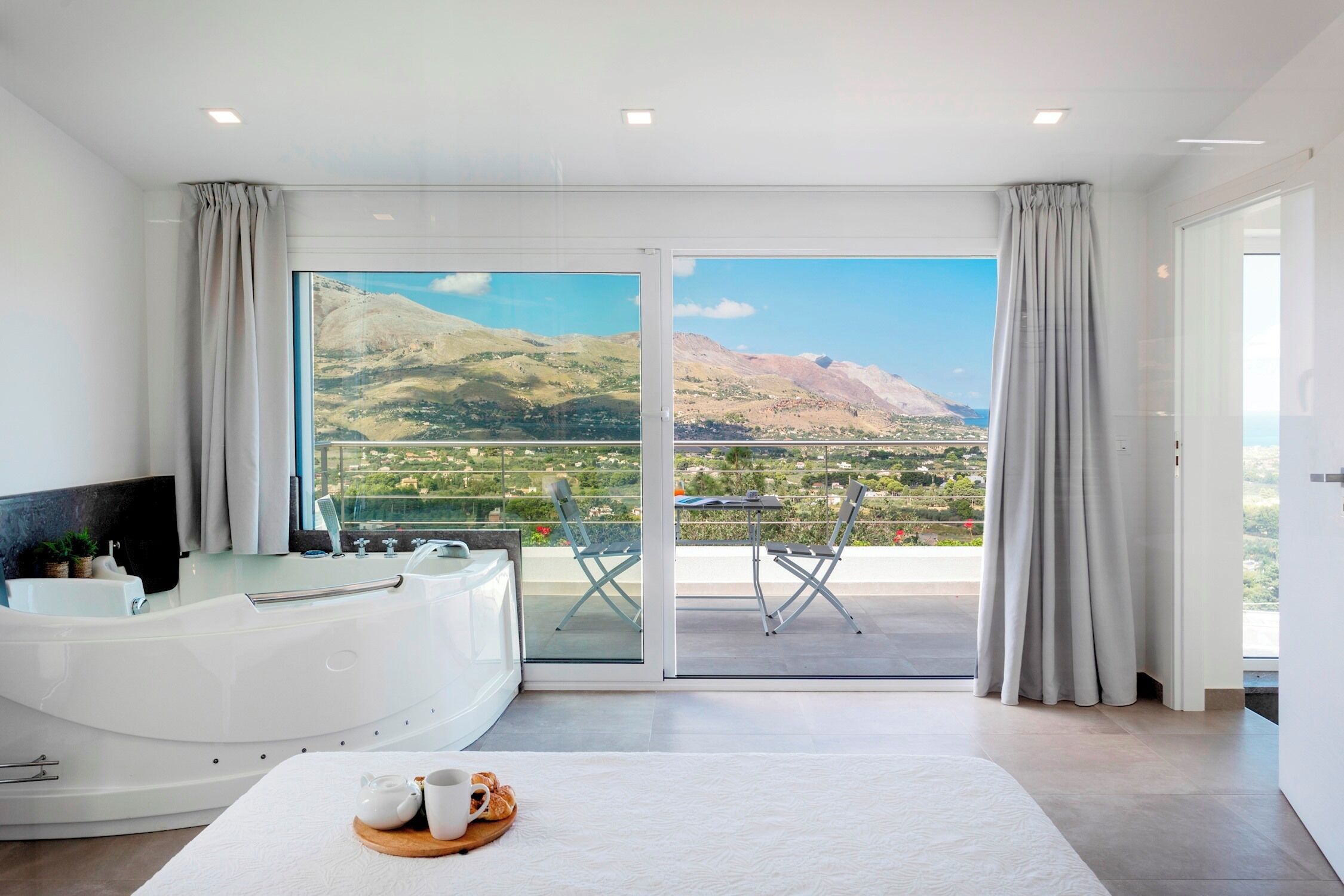 Bügeleisen/Bügelbrett, kostenloses WLAN, Bettwäsche