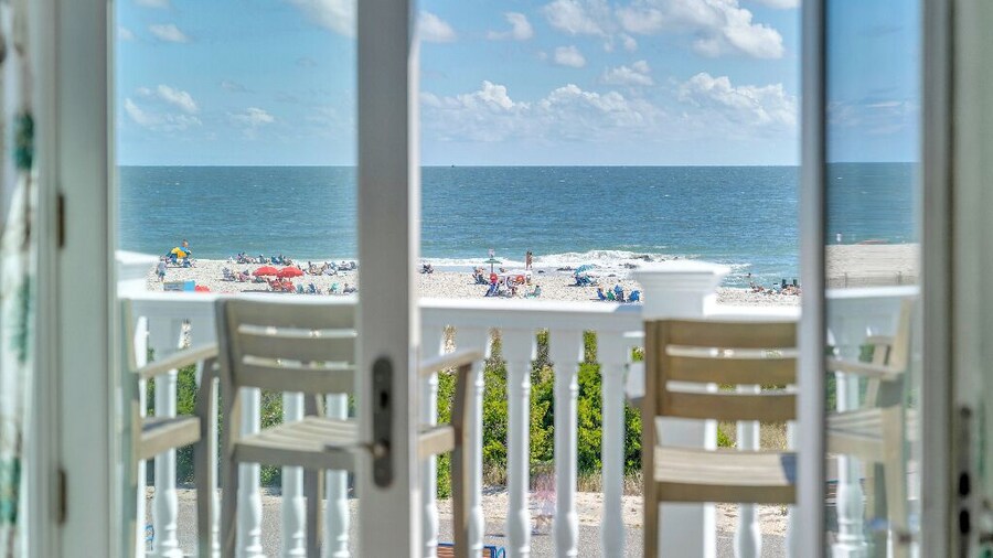 931 Beach Guest House