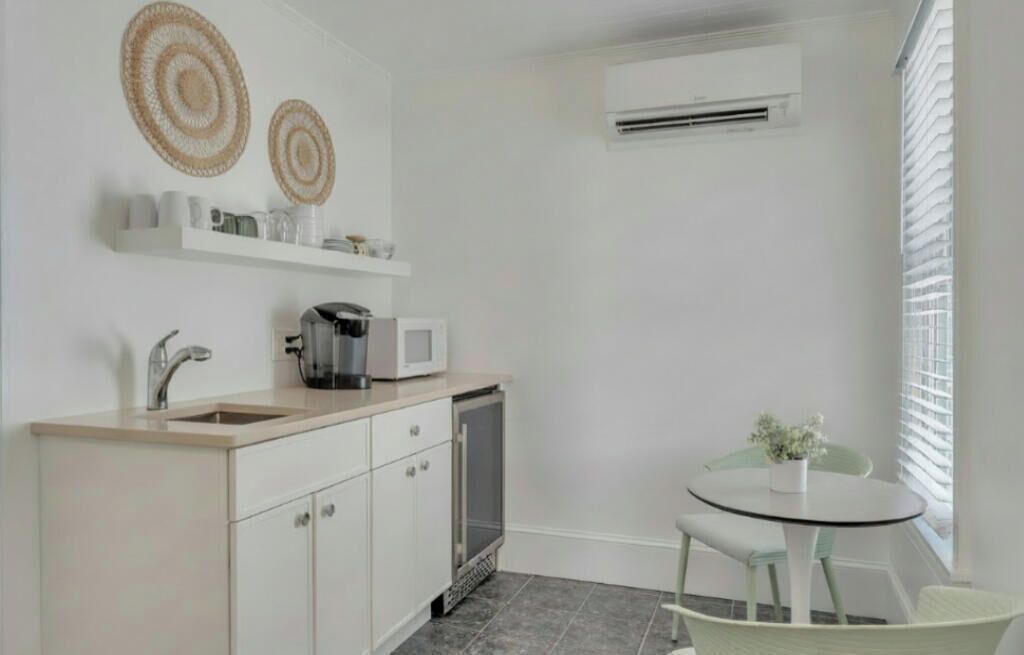 Luxury Suite, Ocean View | Private kitchen | Mini-fridge, microwave, cookware/dishes/utensils