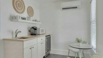 Luxury Suite, Ocean View | Private kitchen | Mini-fridge, microwave, cookware/dishes/utensils