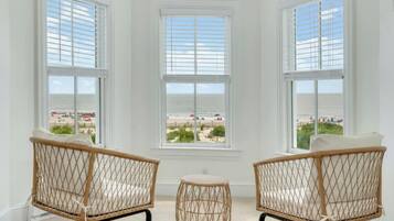 Luxury Suite, Ocean View | Interior