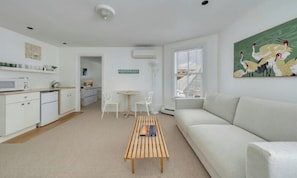 Family Double Room, Partial Ocean View | Living area