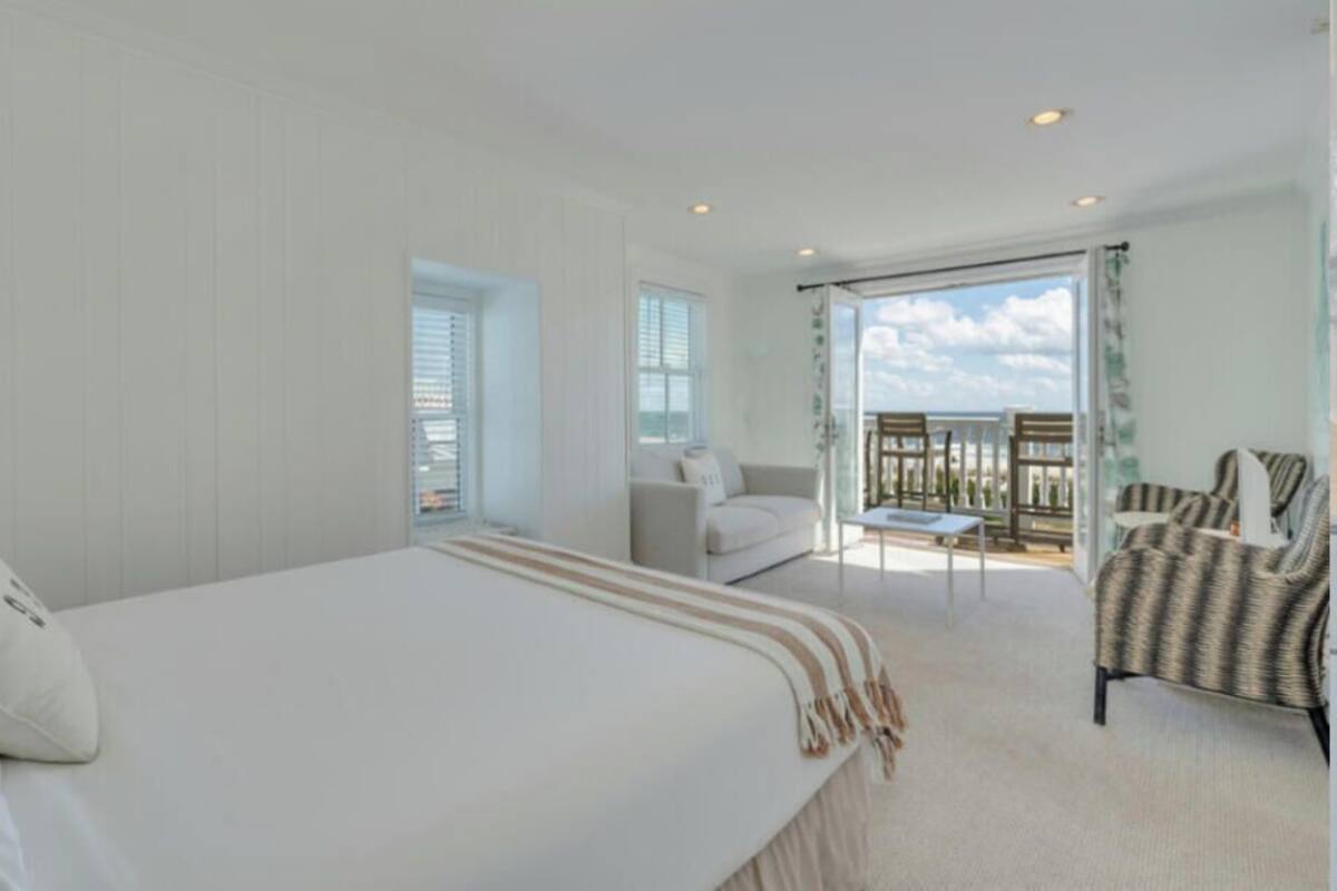 Luxury Suite, Ocean View | Free WiFi