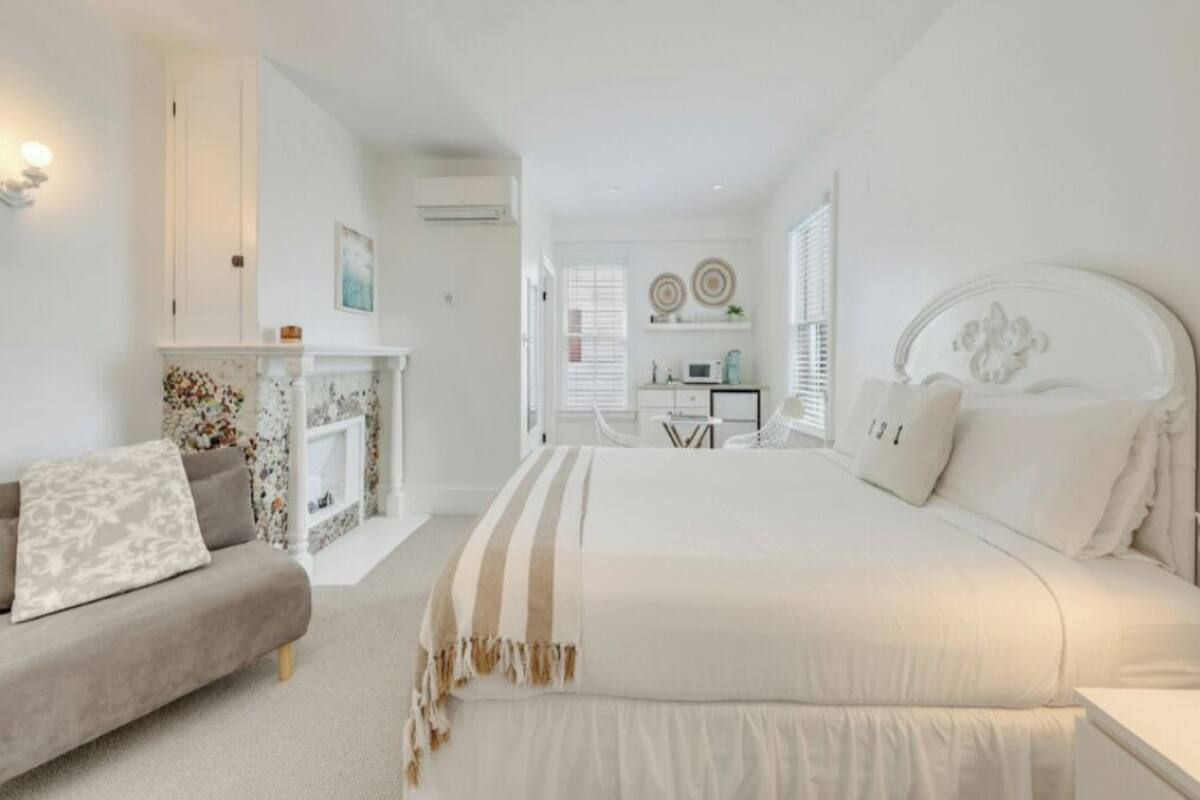 Comfort Room | Free WiFi