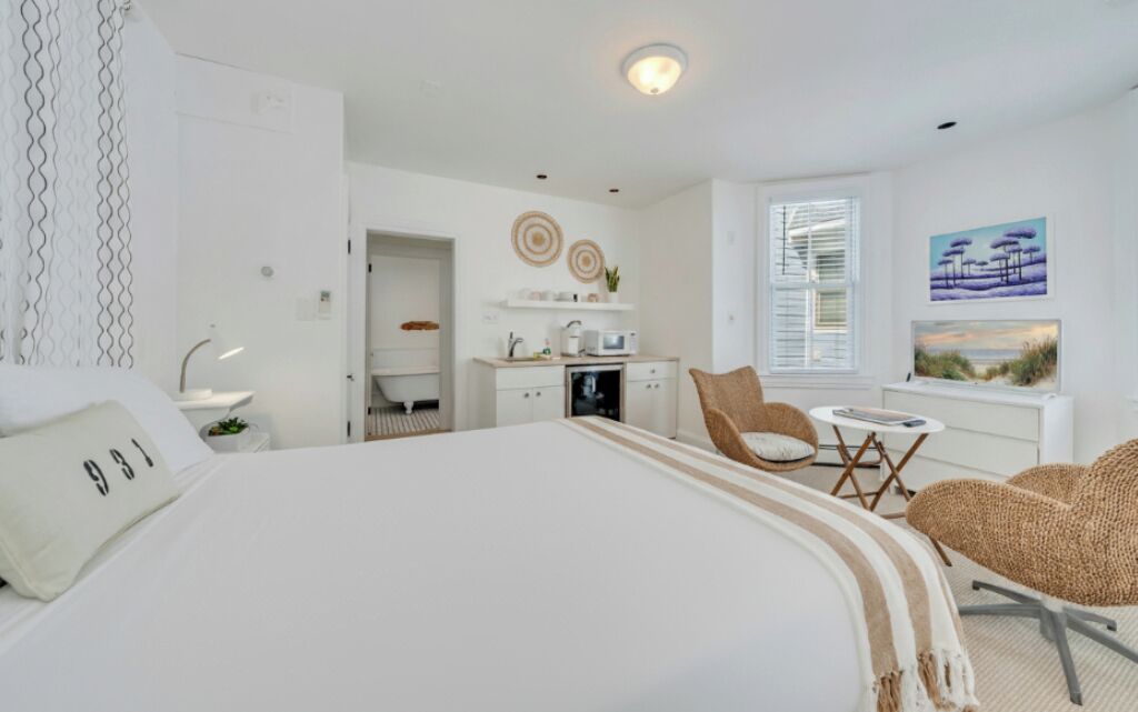 Classic Single Room, Partial Ocean View