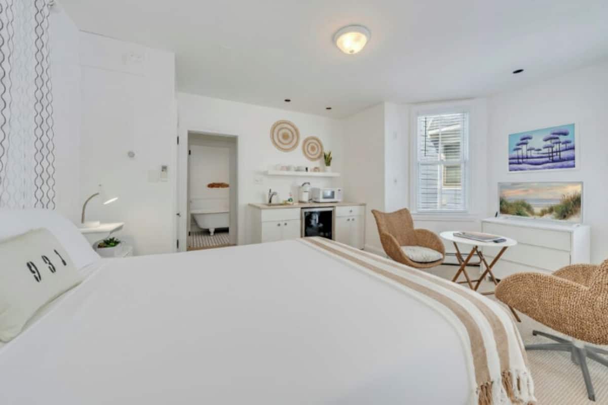 Chambre Simple Classique, vue partielle sur l'océan