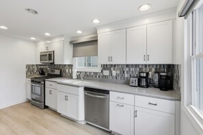 Refrigerador, microondas, horno y lavavajillas