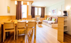 Dining - 1 Bedroom Apartment + Sleeping Area for 6 People (La Plagne-Tarentaise)