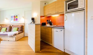 Interior - 1 Bedroom Apartment + Sleeping Area for 6 People (La Plagne-Tarentaise)