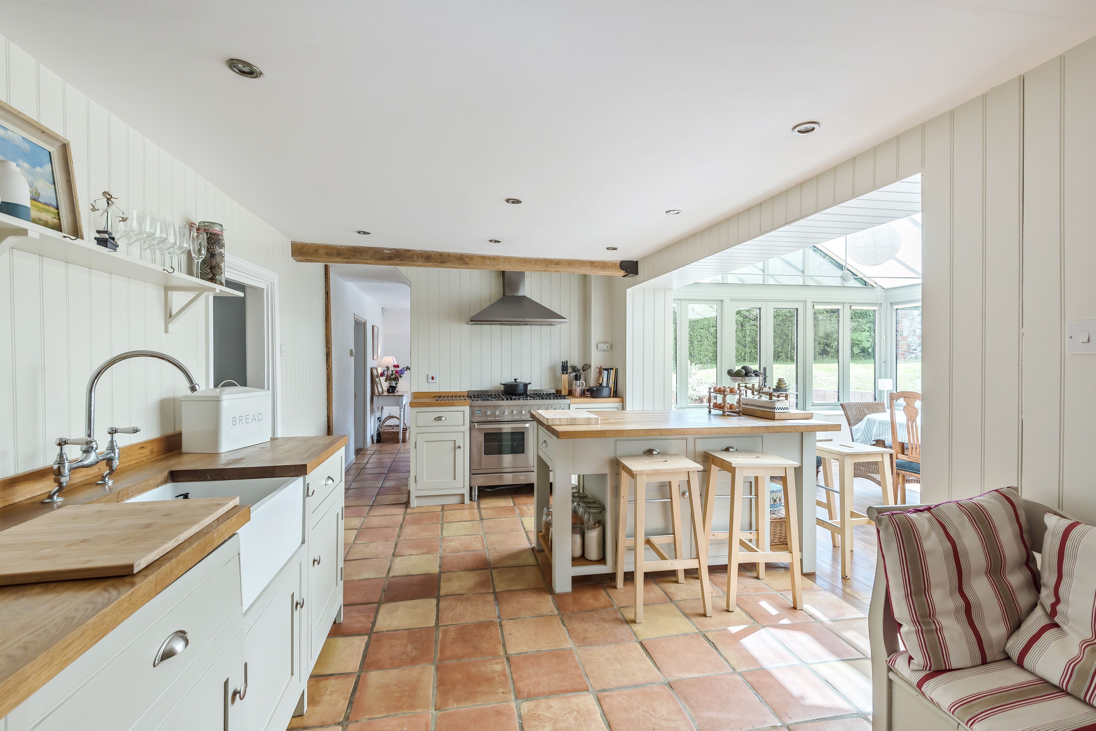 Kühlschrank, Ofen, Kochgeschirr/Geschirr/Besteck