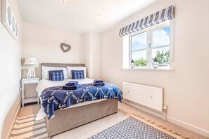 5 habitaciones, tabla de planchar con plancha, wifi y ropa de cama 