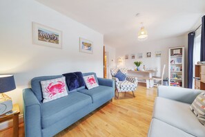 TV, offices - Truncheon's Reach - sleeps 4 guests  in 2 bedrooms (Wells-next-the-Sea)