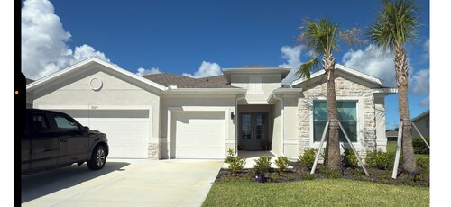 Welcome to a golfer's paradise in this charming 2-bedroom house