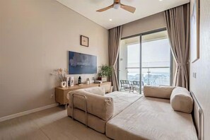 Grand Suite, 1 Bedroom, Club Lounge Access, Harbor View | Egyptian cotton sheets, premium bedding, down comforters