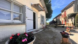Unclassified image, 2 of 3, button - Houses & Villas for 6 People (Aigues-Mortes)