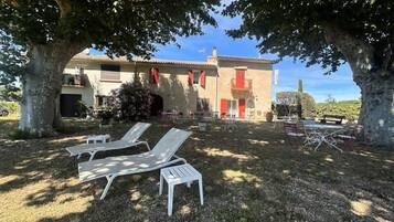 Tempat makan outdoor