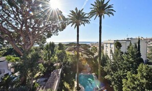 Outdoor pool - Apartment in Cannes Near Moure Rouge Beach (Cannes)