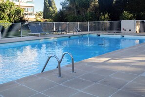 Pool - Secure family apartment with swimming pool, close to all amenities (Antibes)