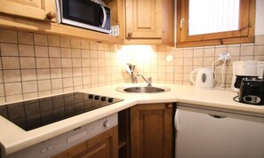 Refrigerador, microondas, lavavajillas, cafetera/tetera