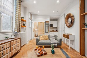 Studio Ville, 1 lit double, non-fumeur, animaux de compagnie interdits | Aire de séjour | Téléviseur connecté de 40 po avec télévision par satellite