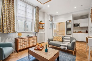 City Studio, 1 Double Bed, Non Smoking, Pets not allowed | Living area - Studio steps to Arc de Triomphe (Paris)