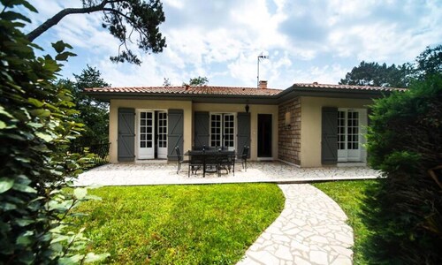 Villa LOU Bousquet. Part of a Renovated Villa for 6 People in the Super Hossegor Area