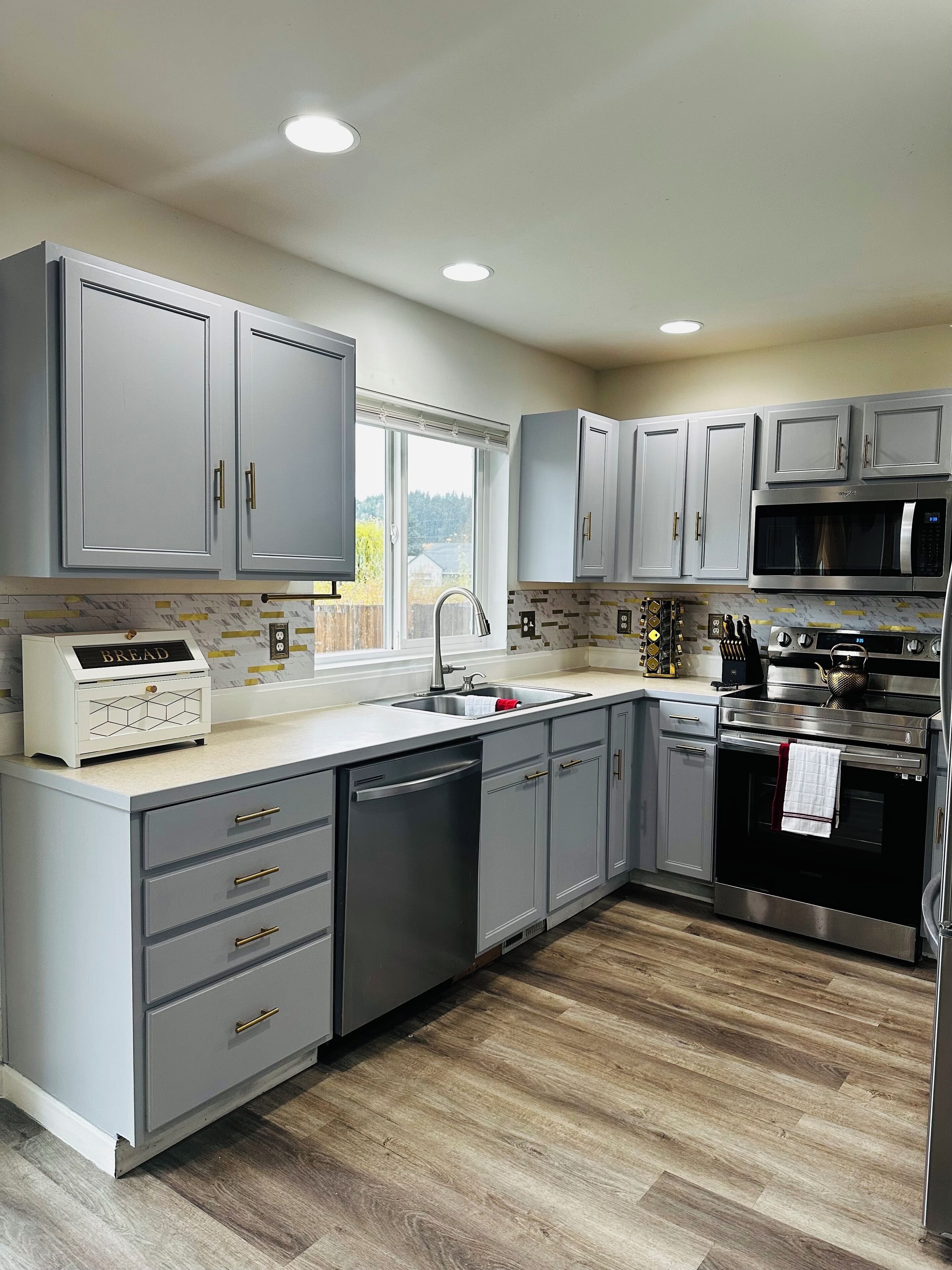 Micro-ondes, four, plaque de cuisson, lave-vaisselle