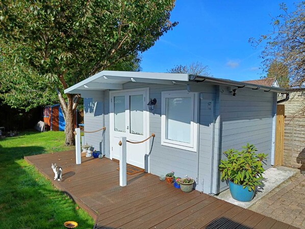 Terrace/patio - Private Lodge close to beaches and Goodwood! (Bognor Regis)