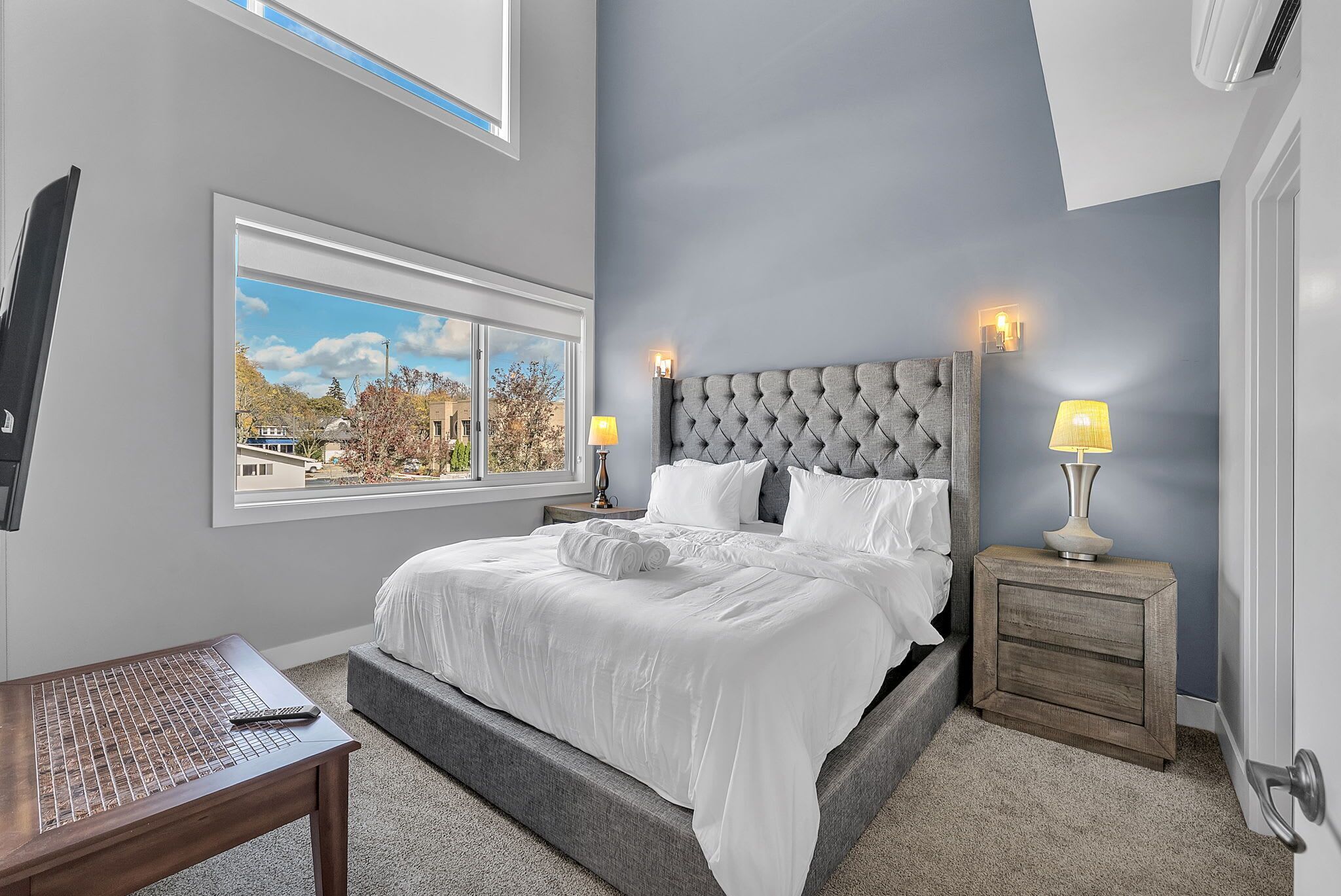 2 bedrooms, desk, iron/ironing board, WiFi