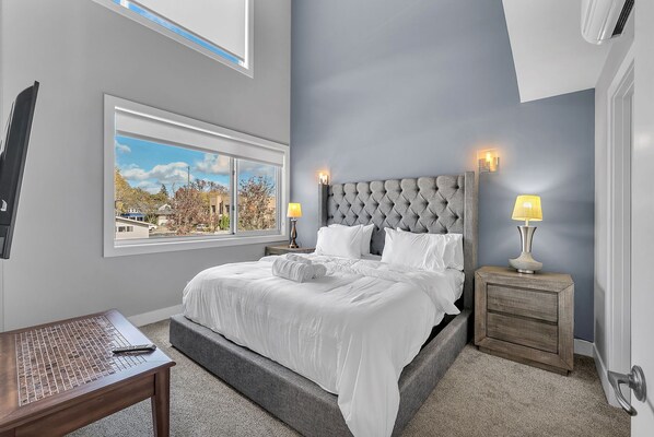 2 bedrooms, desk, iron/ironing board, WiFi