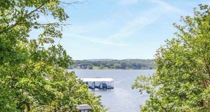 Table Rock Lake Cabin - The Oaks #5 with Lake Access & Hot Tub
