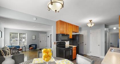 Clean Home Sleeps 6, Full Kitchen, Backyard, Perfect for Families, Pet-Friendly!