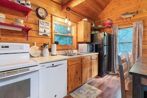 Frigorifero, microonde, forno, piano cottura