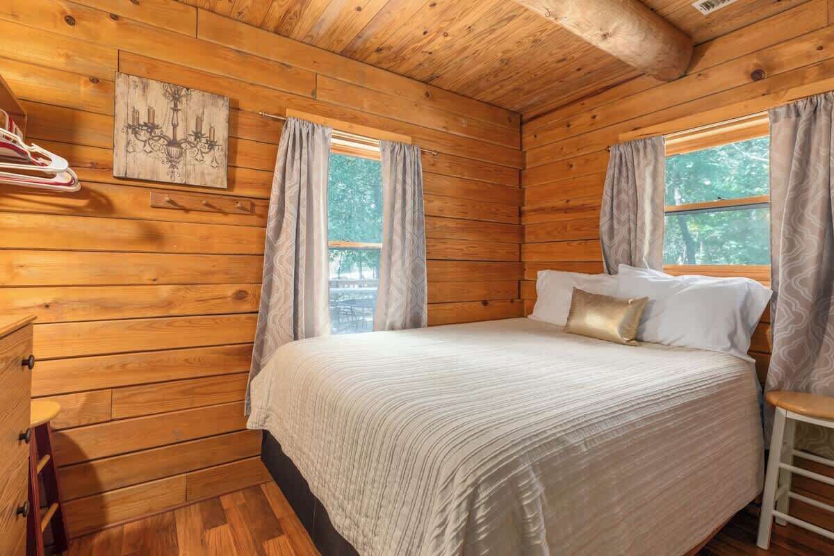 3 chambres, fer et planche à repasser, draps fournis