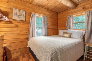 3 عدّة غرف نوم ومكواة/لوح كي وملاءات أسرّة