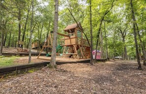 Children's area - Table Rock Lake Cabin - Sassafras #14 with Lake Access, Hot Tub, Outdoor Pool (Shell Knob)