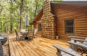Outdoor dining - Table Rock Lake Cabin - Sassafras #14 with Lake Access, Hot Tub, Outdoor Pool (Shell Knob)