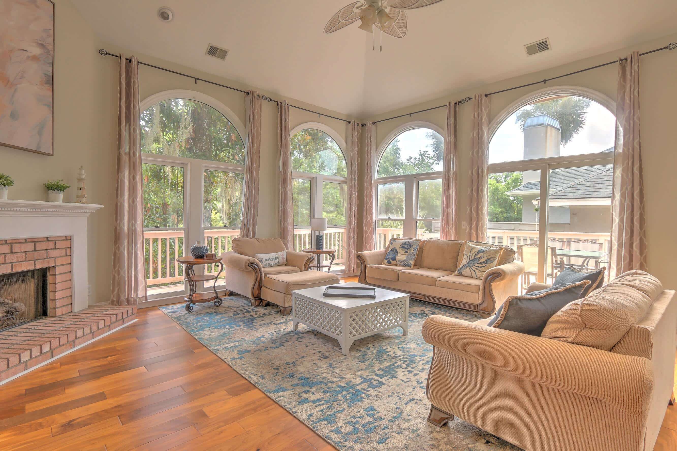 TV, fireplace, offices